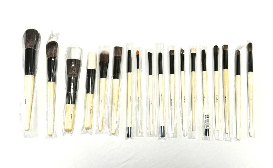 NEW BOBBI BROWN 18-PIECE MAKEUP BRUSH SET + LEATHER CASE $715 Value Powder Blush - Image 2 of 4