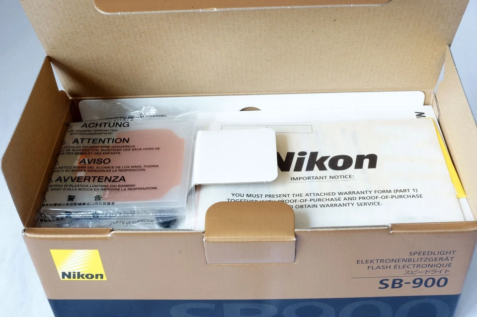 Nikon SB-900 AF Speedlight Flash for Nikon Digital SLR Cameras Brand New - Image 4 of 4