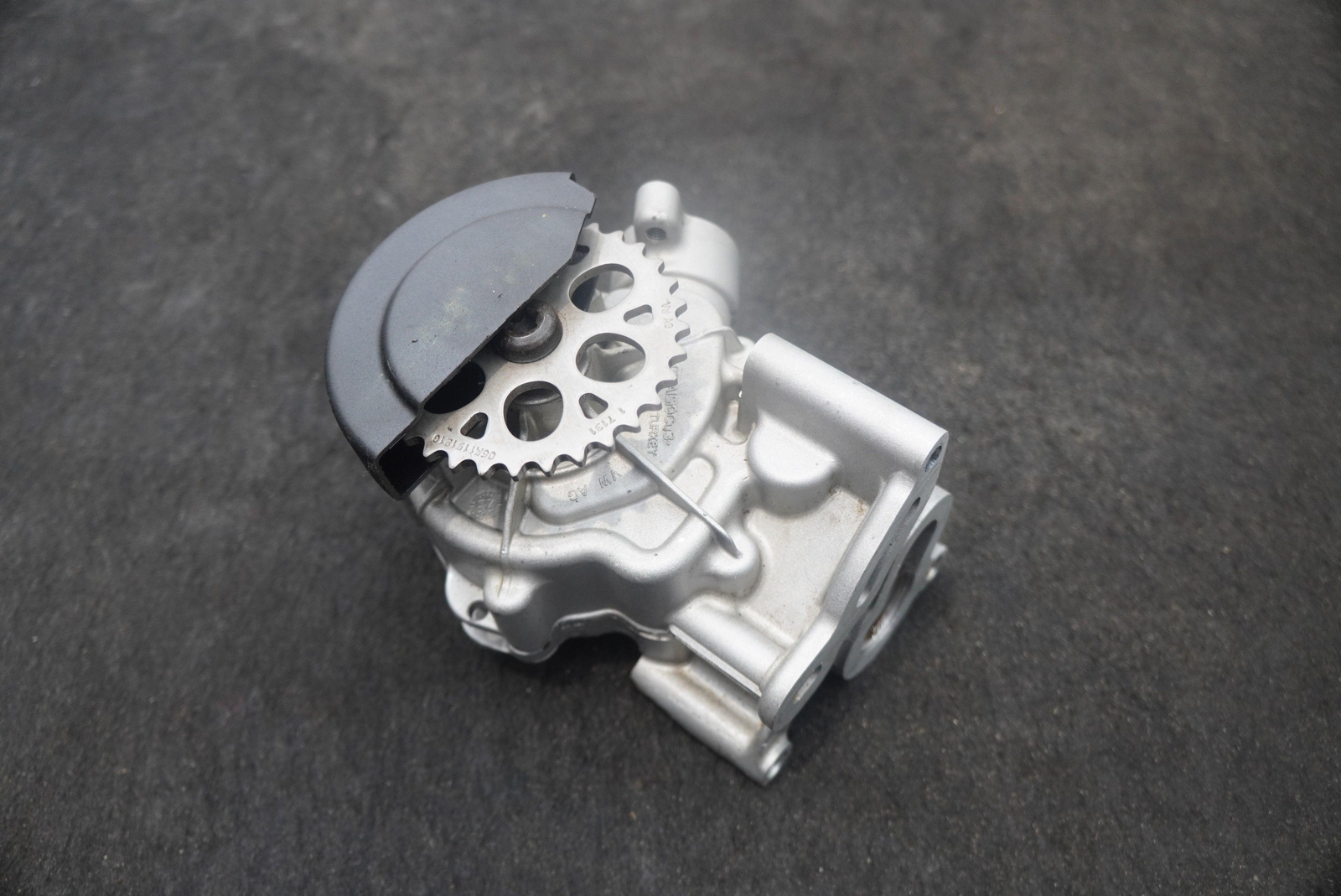 Engine Oil Pump 0P2115103A P2115103A OEM Lamborghini Urus 2018-24