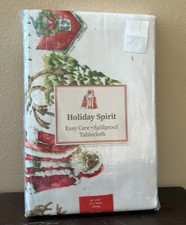 Mantel Benson Mills Árboles de Navidad Santa Reno Nuevo 60”x104” A Prueba de Derrames