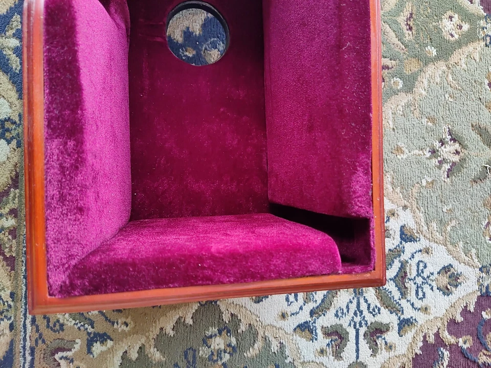 GIFT~CELLO WOODEN STAND-BOW HOLDER-DISPLAY-PROTECTION-SOLID WOOD PLUSH VELVET - Image 4 of 4