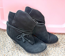 Bakers Women’s Black Suede Ankle Bootie Round Toe Block Heel Tassel Tie 8.5