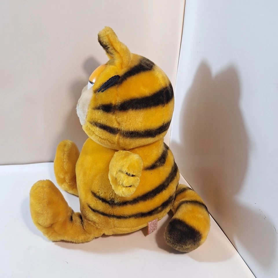 United Features 1978, 1981 Garfield The Cat 16" Plush Stuffed Animal  - Image 2 of 4