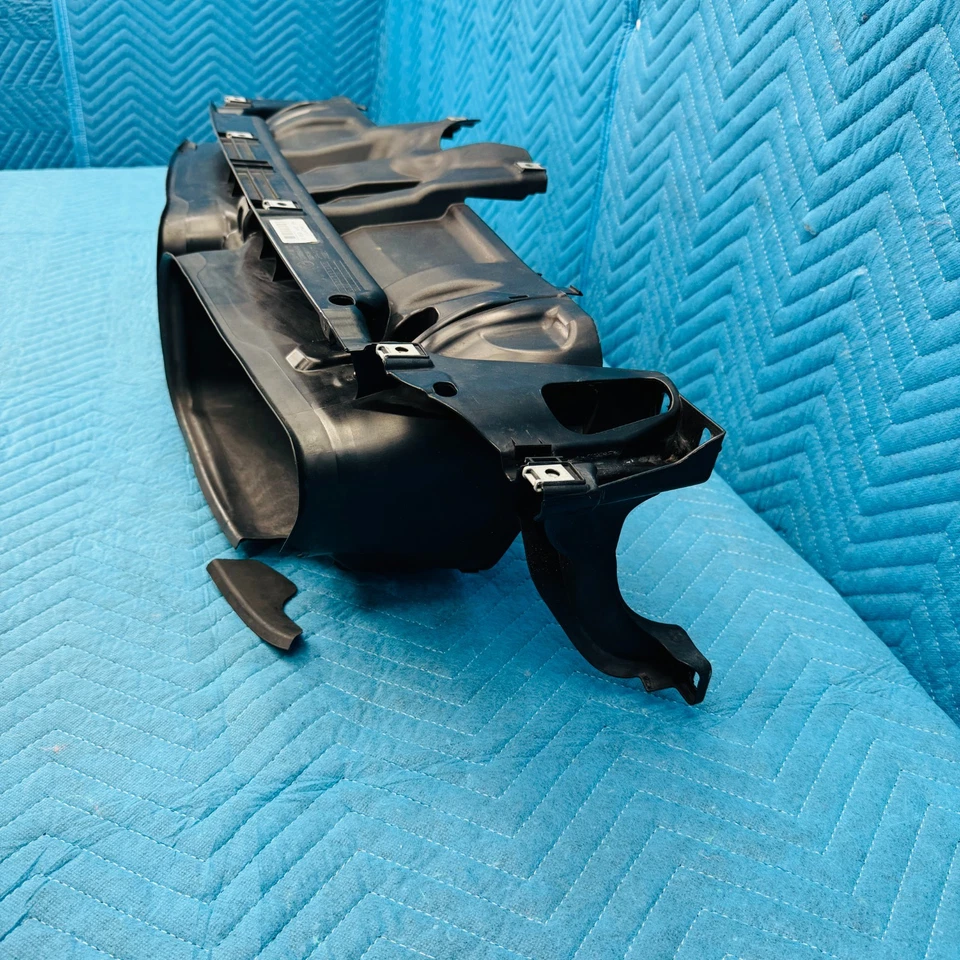 Marco de admisión de aire del radiador superior delantero BMW 650i 2012-2017 OEM 187798 Foto 4 de 4