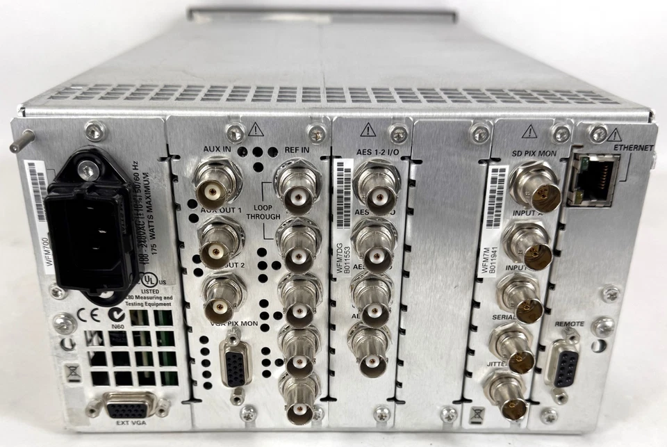 Tektronix WFM700 Multi-format Multi-standard Waveform Monitor WFM700A - Image 2 of 4