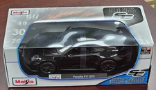Maisto Porsche 911 GT3 Black Special Edition 1:18 Diecast Model Yellow Brakes