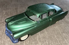 WYANDOTTE 1950 CADILLAC  1/25 SCALE PLASTIC/METAL FRICTION  MODEL NEEDS HELP