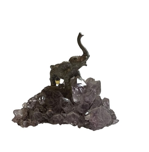 Vintage Pewter Elephant Figurine Mounted Amethyst Crystal Geode Paperweight - Picture 2 of 9