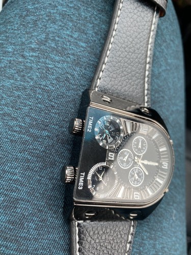 NWOT Oulm 9315 Wristwatch With Multiple Time Zones With Leather Band - Picture 4 of 10