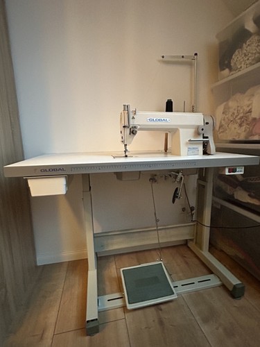 Industrienähmaschine Global mit Servomotor
