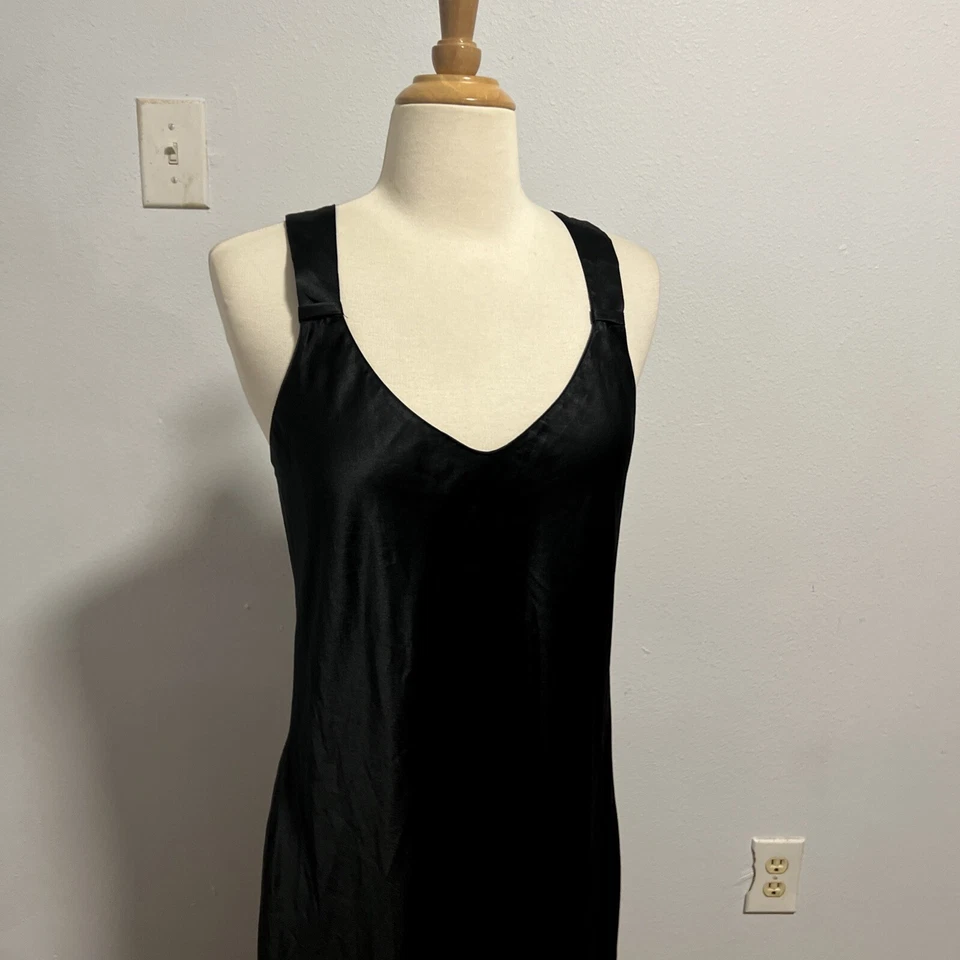 Vestido sin Mangas Cabernet Mujer Pequeño Negro Camisón Cuello en V Grunge 90S Y2K Cabricho Foto 2 de 4