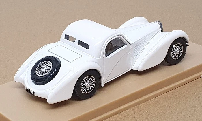 Solido 1/43 Scale Diecast No. 88 - 1939 Bugatti Atalante - White - Image 2 of 4