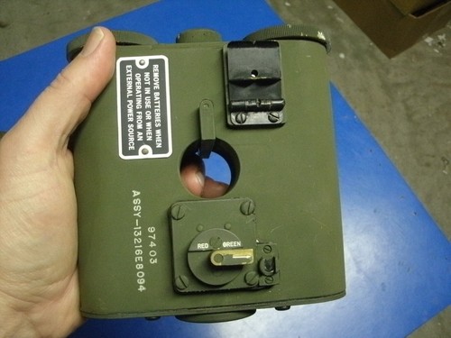 US ARMY SURVEYING LIGHT TARGET SELF ILLUMINATED W/CASE 6675-00-612-1187 - Picture 5 of 9