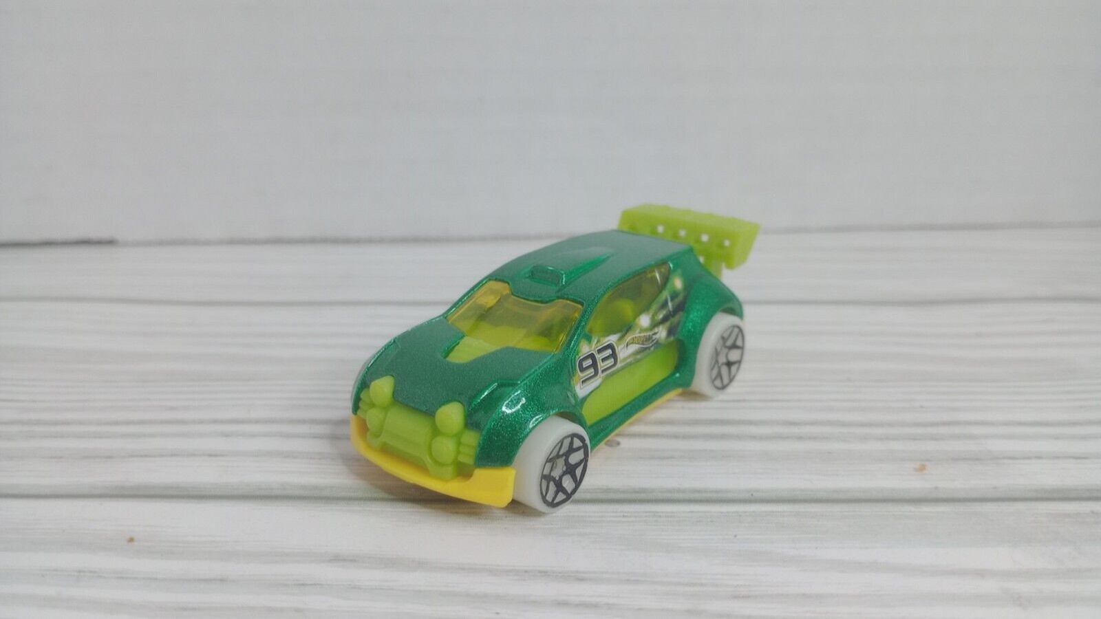 Hot Wheels 2017 HW Glow Wheels FAST 4WD on INTERNATIONAL SHORT CARD
