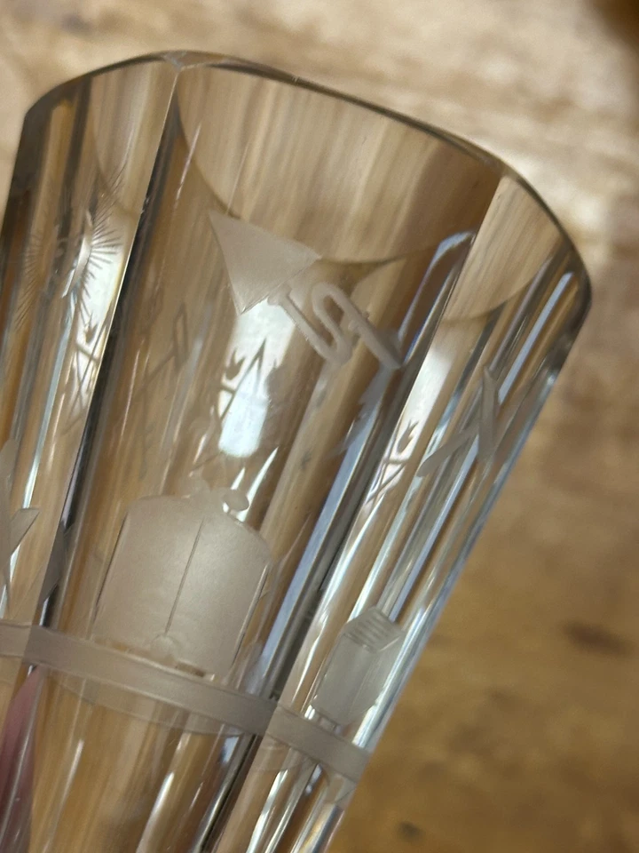 6 Kantiges Freimaurer Glas 1925, Meisterstück, Fuß und Kugelabriss TE300925/575 - Bild 2 von 4