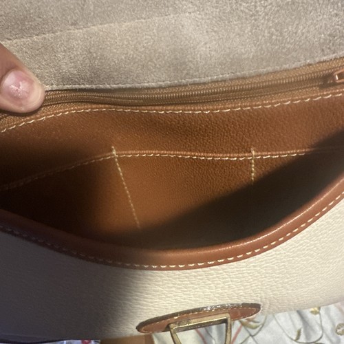 Sac à main vintage Dooney & Bourke All Weather cuir poinçon beige selle grainé  - Photo 9/10