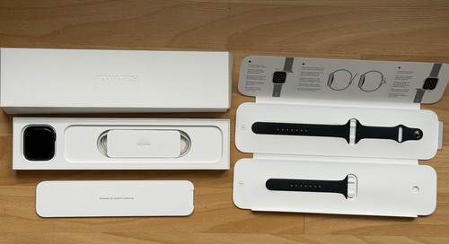 Apple Watch Series 7 (45mm, Midnight Aluminium, Sport Band, GPS) – Guter Zustand