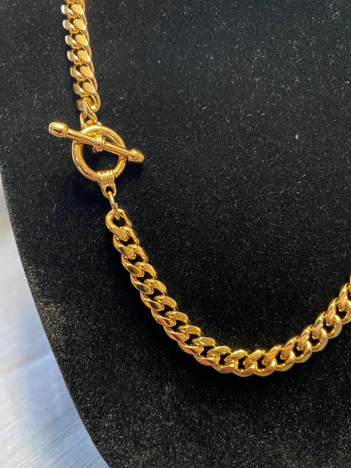 18-inch Gold Bonded Chain - 7mm Curb Link Design - 18k Layered Gold - Picture 2 of 2
