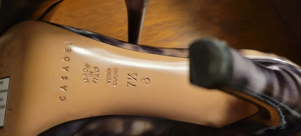 Tacones con puntera abierta con estampado animal Casadei Foto 2 de 4