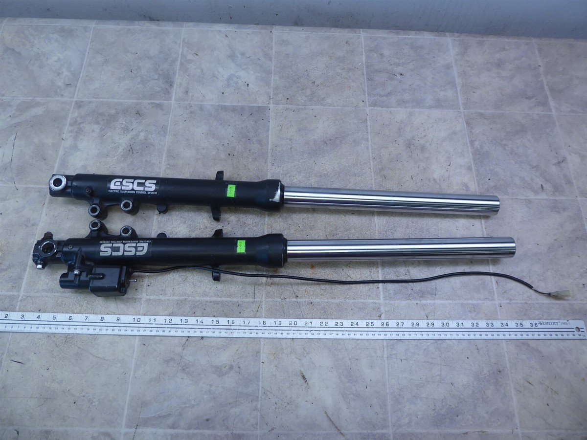 1993 Kawasaki ZX600 Ninja K414-1) left and right front forks