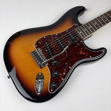 2008 Fender Squier SSS Stratocaster Sunburst con chitarra tartaruga con borsa gig