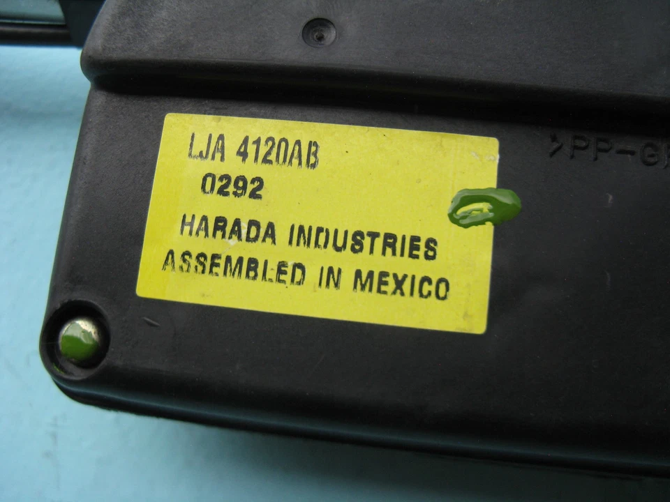 97 98 99 00 01 02 03 04 05 06 ANTENA DE AUDIO RADIO ALIMENTACIÓN JAGUAR XK8 XKR USADA Foto 3 de 4