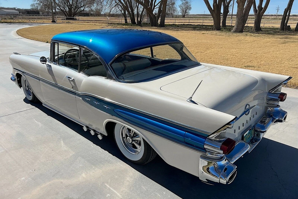 1957 Pontiac Super Chief - left rear profile