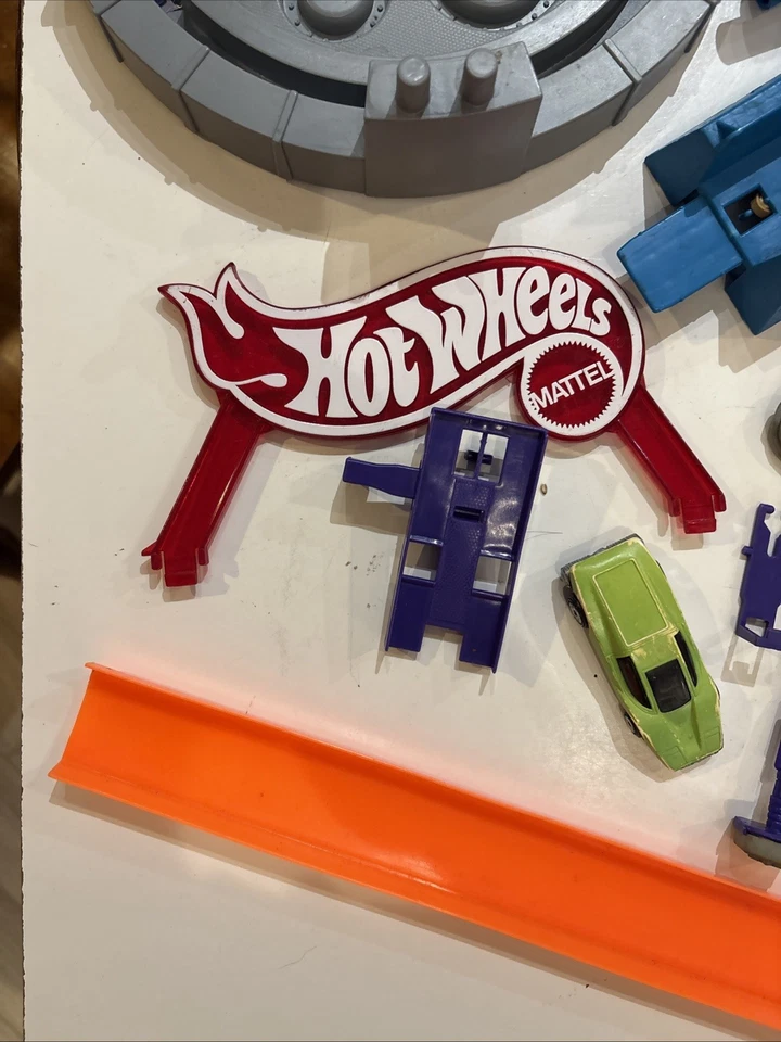 VTG 1994 Hot Wheels Color FX Loop & Splash W/Car. Incomplete - Image 4 of 4