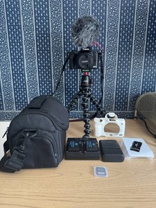 Canon EOS M50 Bundle w/ EF-S 15-45mm Lens, SanDisk 64 GB, Joby Tripod, Rode Mic