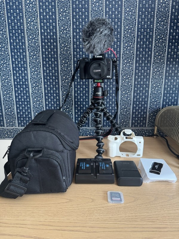 Canon EOS M50 Bundle w/ EF-S 15-45mm Lens, SanDisk 64 GB, Joby Tripod, Rode Mic