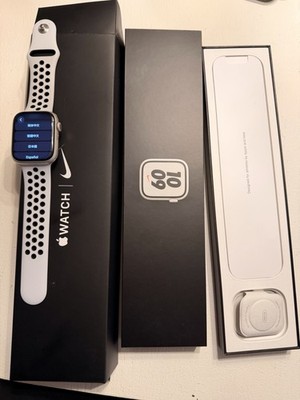 Appel Watch Nike Series 7 45mm Star Aluminum Case Silver Smartwatch