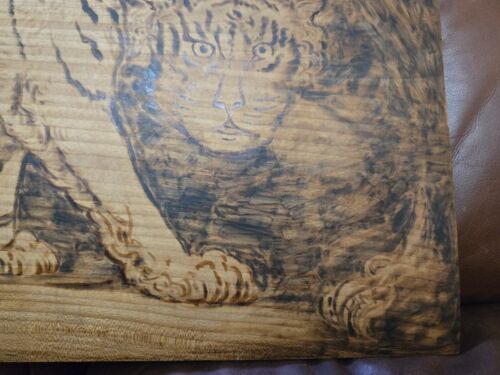 PYROGRAPHIE HOLZPLATTE EINES TIGERS VON JOSEPH SMITH 19. JAHRHUNDERT POKERARBEIT - Bild 2 von 14