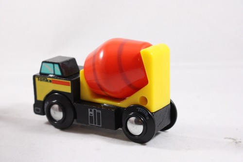 TONKA -- WOODEN Toys 2015 Cement Truck -- Hasbro - Wood - Picture 5 of 9