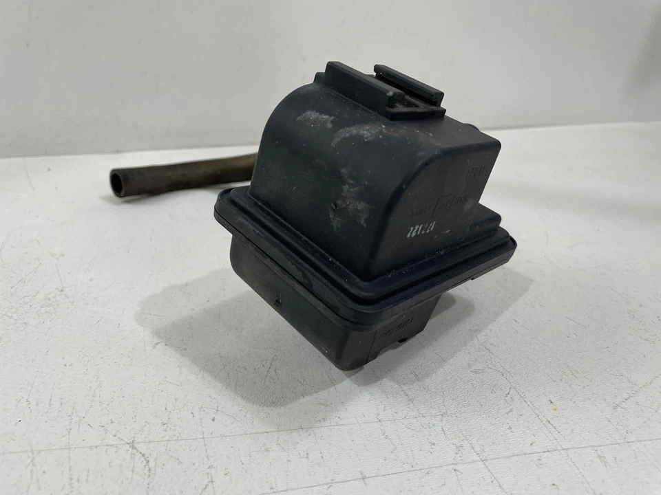 Se adapta a INFINITI QX56 2011-2013 5,6 L filtro de bote de vapor de combustible con manguera OEM Foto 3 de 4