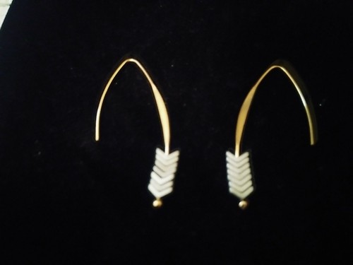 TOO KOOL 2 IN 14KT WHITE GOLD CLAD MOVING ARROW THREADER HOOP EARRINGS + BONUS - Picture 2 of 12