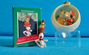 Hallmark-Keepsake-Peanuts-1983-Snoopy-Santa-Claus-amp-1989-Snoopy-amp-Woodstock