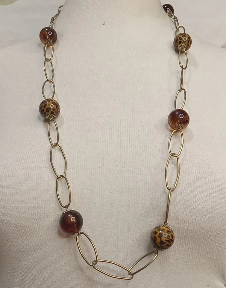 Collar de eslabones de cadena ovalados con estampado de leopardo marrón y leopardo Foto 2 de 3