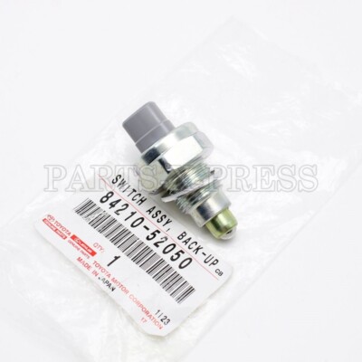 OEM TOYOTA CAMRY 4RUNNER LEXUS ES250 ES300 SCION REVERSE LAMP
