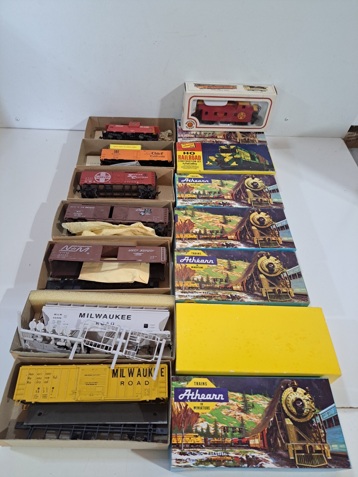 8 HO Scale Rolling Stock Freight Car Kits Boxcar, Hopper Caboose (Read