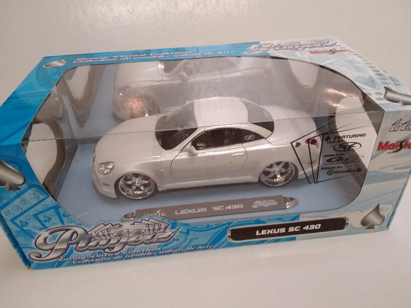 1/18 scale MAISTO 31056 Playerz LEXUS SC430 in pearl factory