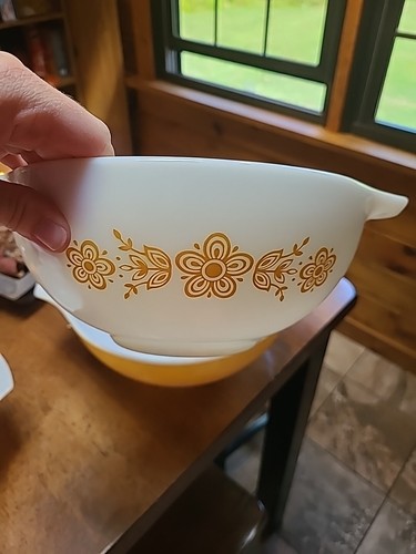 Four Vintage Pyrex Butterfly Gold Cinderella Nesting Mixing Bowls - Picture 5 of 6