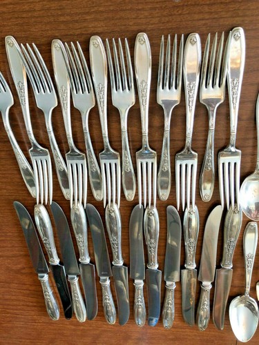 Vintage 1847 Rogers Silverplate Flatware Set 67 pieces and Lady Doris SPlate - Picture 2 of 8