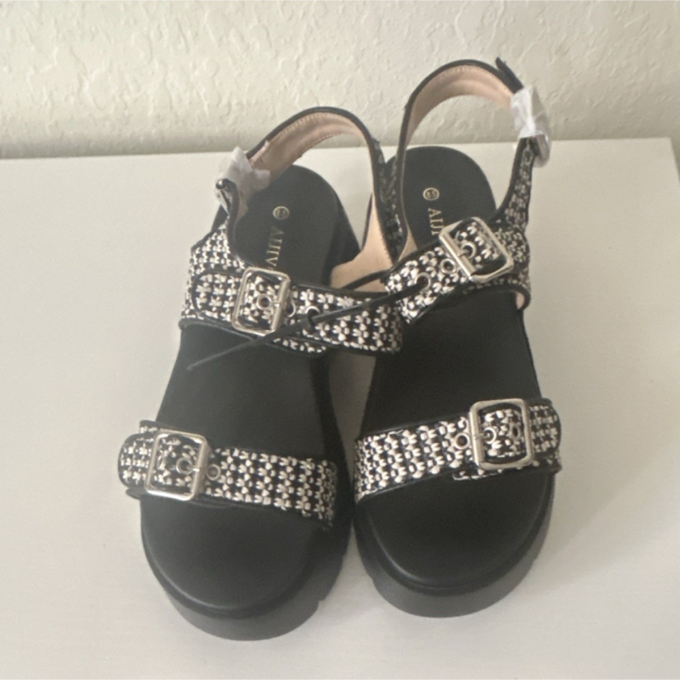 AIMYOU Black White Geometric Patterned Buckle Str… - image 1