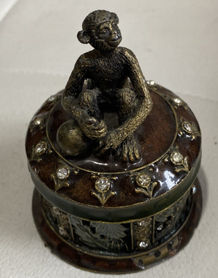 Oval Schmuckstück / Ring Box Ornament Geschenk. Metall Emaille. Affe oben drauf