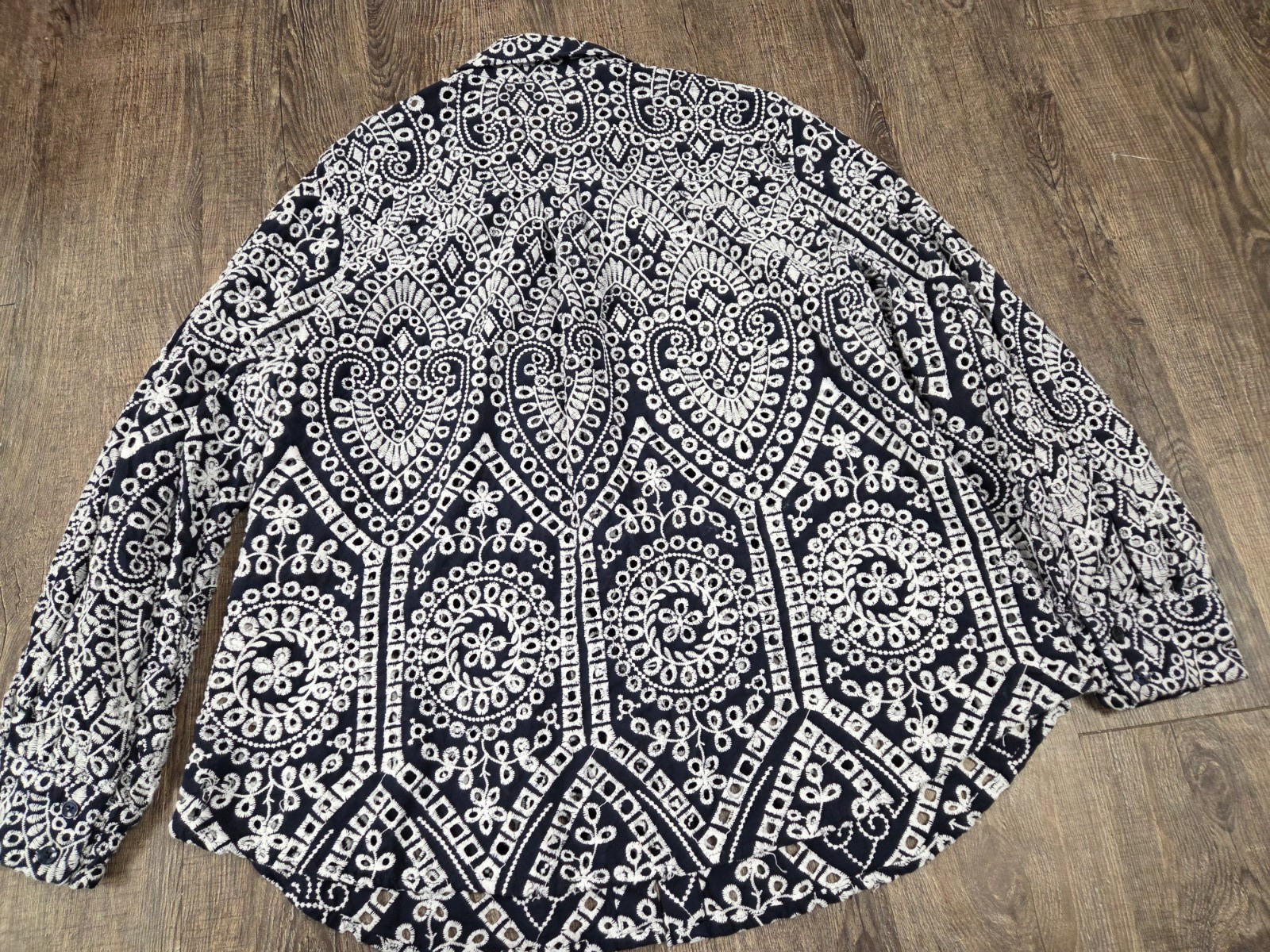 Chicos Eyelet Billow Button Down Long Sleeve Shir… - image 5