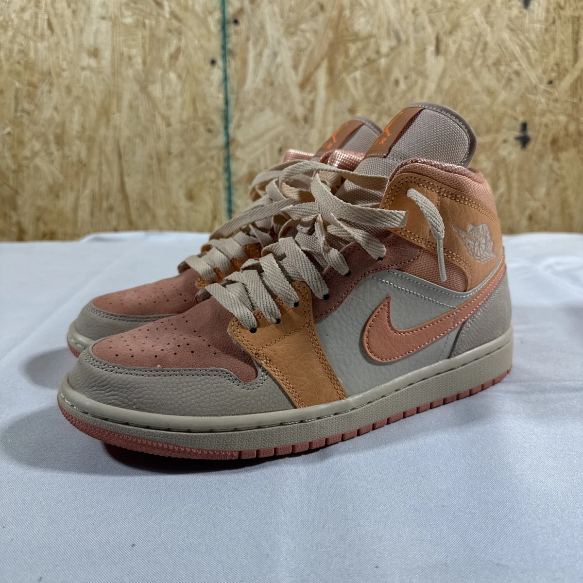 Air Jordan 1 Mid \'Atomic Orange\', Men\'s Size 12, EUC Jordan 1 Mid Metallic Orange (511) – Twenty Four Oculus main image 4