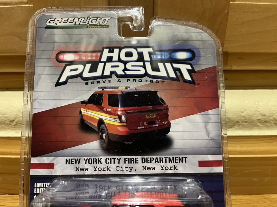 Ford Interceptor utilitario Greenlight Hot Pursuit Series 15 2015 NYC Fire nuevo FDNY Foto 3 de 4