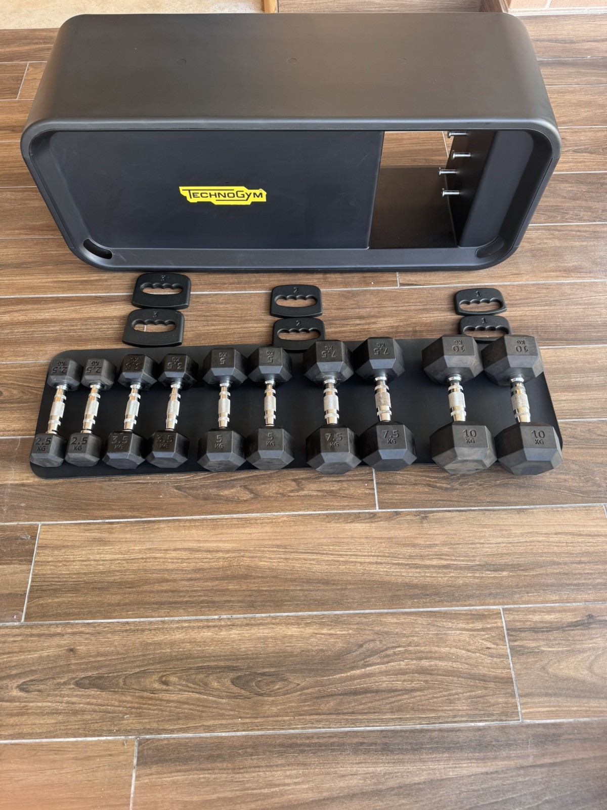 Panca Multifunzione Technogym + Set Manubri Completo Praticamente Nuova