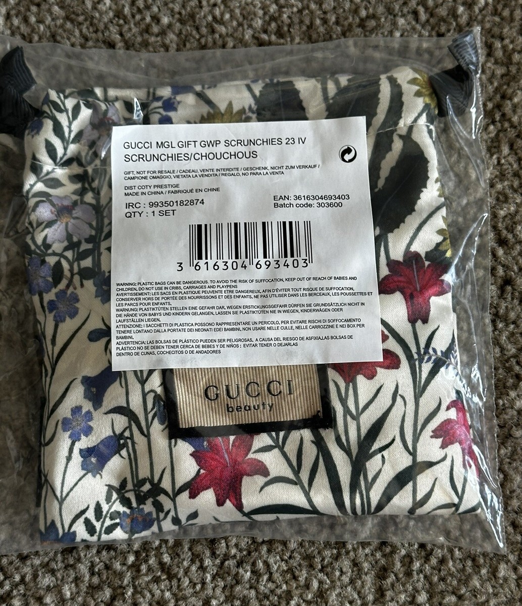 Gucci Beauty 2023 Vip Gift Set of 3 Scrunchies with pouch  display picture 2