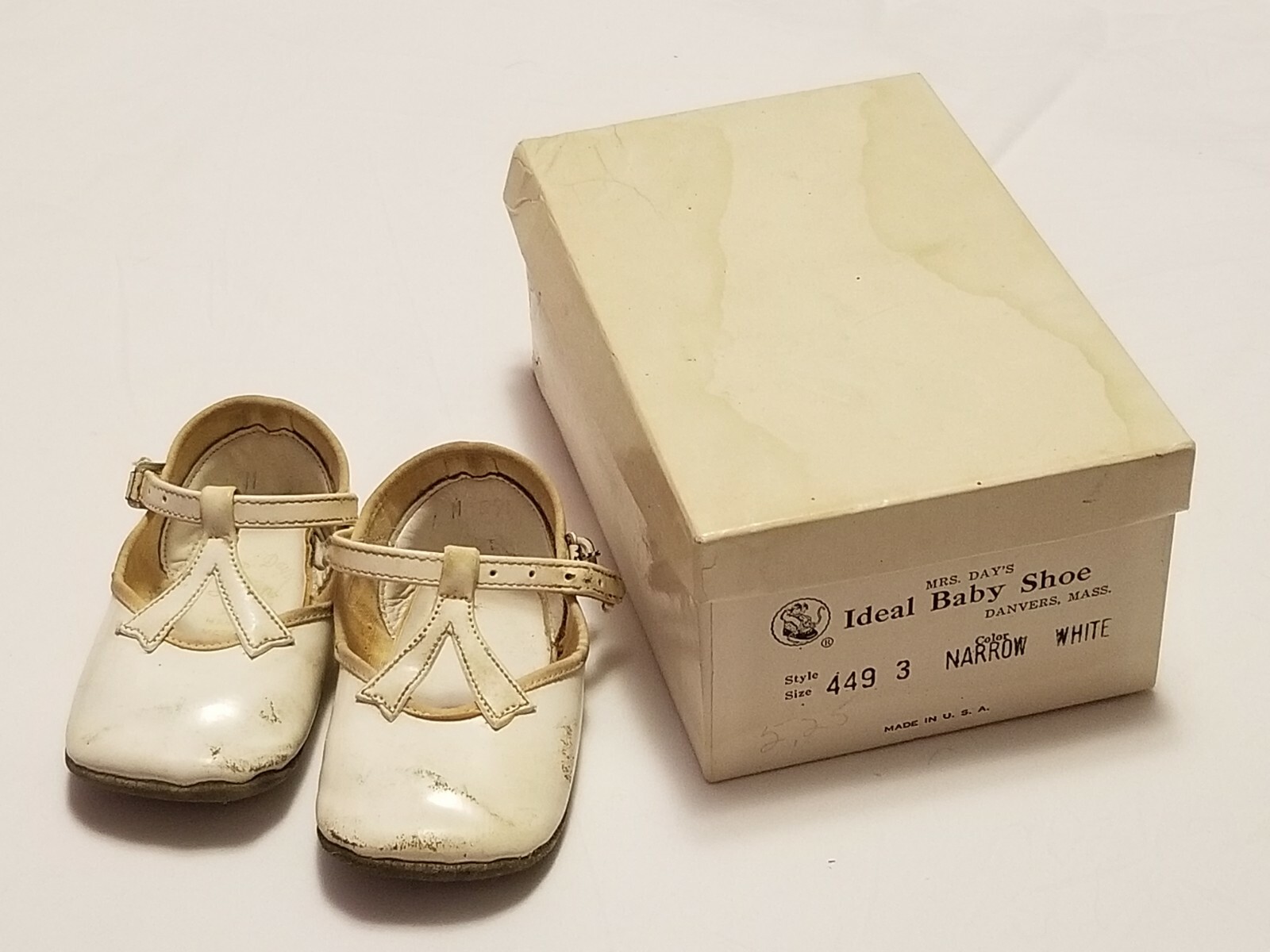 Style 449 Size 3 Narrow White Original Box